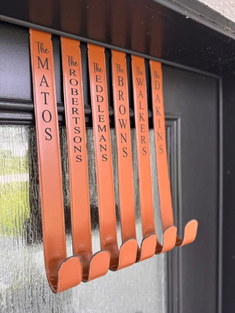 Personalized wreath hanger